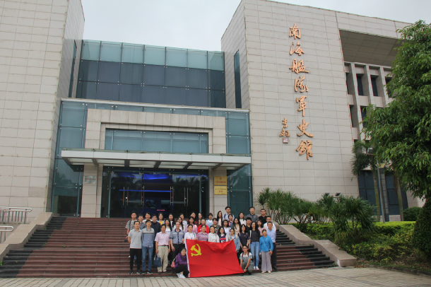 1554385004137396.jpg 规划处支部携手学生支部参观军史馆.JPG
