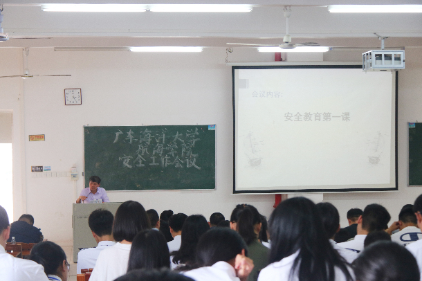 1551928720143597.jpg 安全教育第一课.jpg
